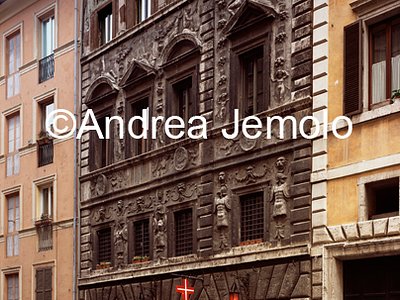 Palazzo Crivelli o dei Pupazzi Facciata | Andrea Jemolo