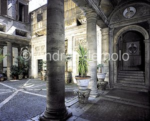 Palazzo Massimo alle Colonne Courtyard - north side | Andrea Jemolo