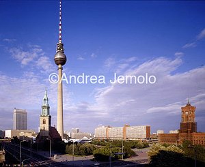 Unterm Fernsehturm  | Andrea Jemolo