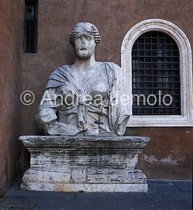 Madama Lucrezia - speaking statue General view | Andrea Jemolo