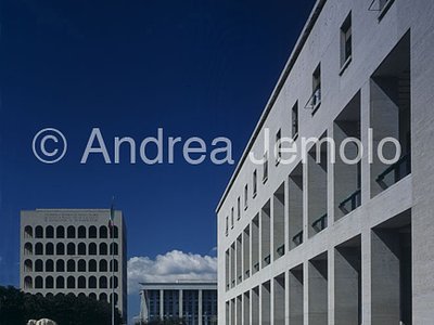 EUR - Palace of the Uffici Façade with palace of the Civiltà del Lavoro | Andrea Jemolo