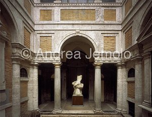 Palace Regis Courtyard | Andrea Jemolo