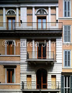 Palace Lezzani Detail of the façade | Andrea Jemolo