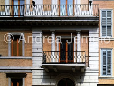 Palace Lezzani Detail of the façade | Andrea Jemolo