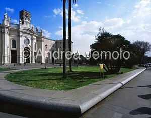 Restructuring of areas San Giovanni and San Croce in Gerusalemme Bench - Garden in Piazza Santa Croce | Andrea Jemolo