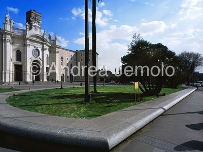 Restructuring of areas San Giovanni and San Croce in Gerusalemme Bench - Garden in Piazza Santa Croce | Andrea Jemolo
