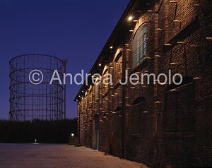 India Theatre in complex of Mira Lanza Nightime vision of the front of entry | Andrea Jemolo