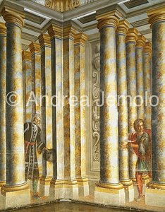 Paveri Fontana villa Fresco with two figures between columns | Andrea Jemolo