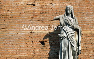 Roman forum House of the Virgins | Andrea Jemolo