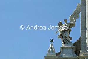 Sant'Andrea della Valle Angel of the façade | Andrea Jemolo