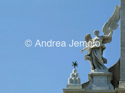 Chiesa di Sant'Andrea della Valle Angelo della facciata | Andrea Jemolo