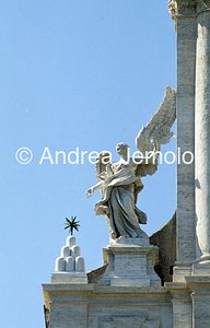 Sant'Andrea della Valle Angel of the façade | Andrea Jemolo
