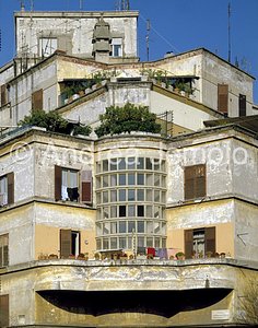 Suburban hotel in Bonomelli square Garbatella District - Rear of the building - Detail | Andrea Jemolo