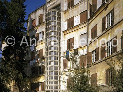 Suburban hotel in Bonomelli square Garbatella District - Façade - Detail | Andrea Jemolo