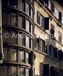 Suburban hotel in Bonomelli square Garbatella District - Façade | Andrea Jemolo