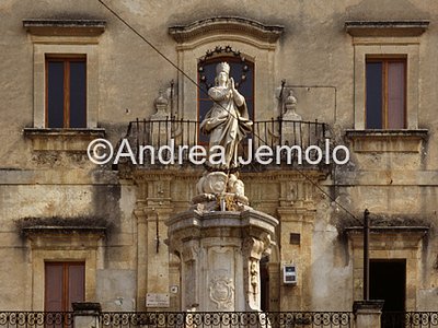 Statua marmorea della Madonna  | Andrea Jemolo