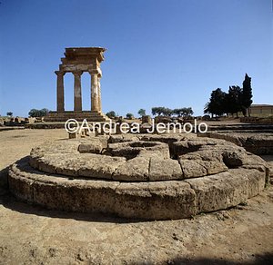 Sanctuary of the Divine Ctonie Altar | Andrea Jemolo