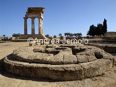 Santuario delle Divine Ctonie Altare | Andrea Jemolo