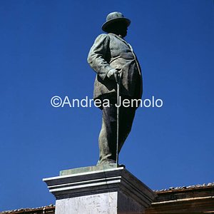 Statue for Napoleone Colajanni  | Andrea Jemolo