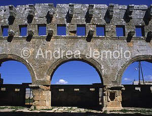 Qalb Loze Pillars and wall of the aisle | Andrea Jemolo