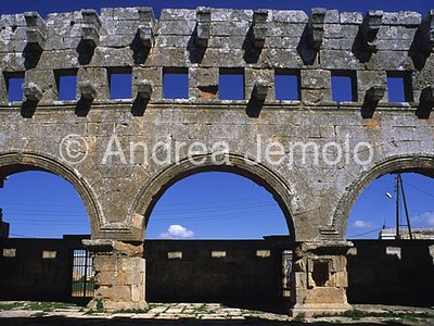 Qalb Loze Pillars and wall of the aisle | Andrea Jemolo