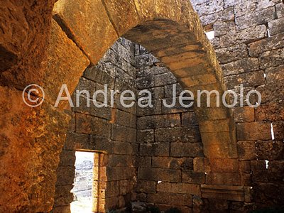 Dead Cities of Serjilla Two floor building | Andrea Jemolo