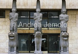 National museum Statues in black basalt from Tell Halaf | Andrea Jemolo