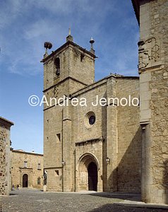 Co-Cathedral of Cáceres Exteriors | Andrea Jemolo