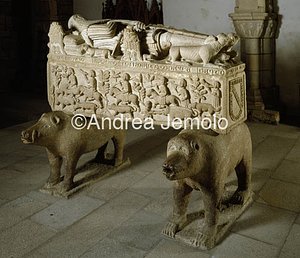 Iglesia de San Francisco Tomb of Fernan de Andreade | Andrea Jemolo