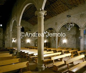 Iglesia de Santiago - Cristo de las Batallas Interior | Andrea Jemolo