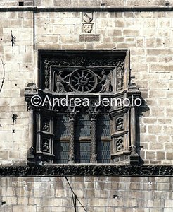 Complesso dell'Annunziata Three - mullioned window | Andrea Jemolo