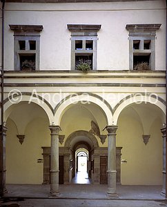 Palace Del Monte Cloister | Andrea Jemolo