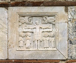 St. Stephen Crucifixion - plate in façade | Andrea Jemolo