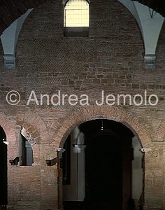 St. Maria Assunta Interior - Detail masonry | Andrea Jemolo