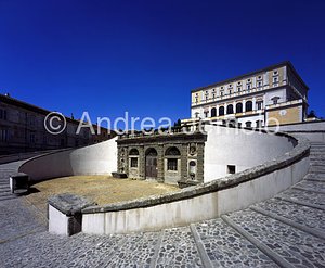 Farnese palace Lateral general view | Andrea Jemolo