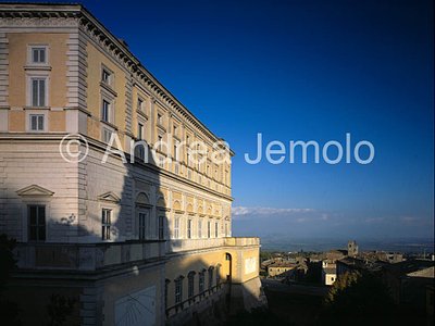 Palazzo Farnese Lato ovest con paese | Andrea Jemolo
