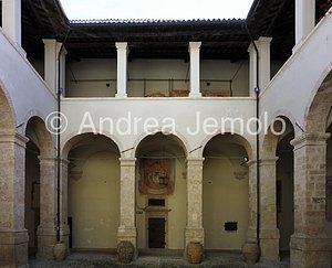 The Castellina Courtyard | Andrea Jemolo