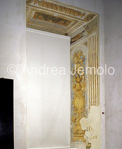 Farnese palace Pinacoteche - Stipite window with fraescoes | Andrea Jemolo