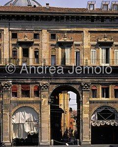Palace of the Banchi Façade and arch | Andrea Jemolo