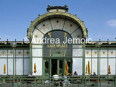Station of the Subay Karlsplatz Front view | Andrea Jemolo