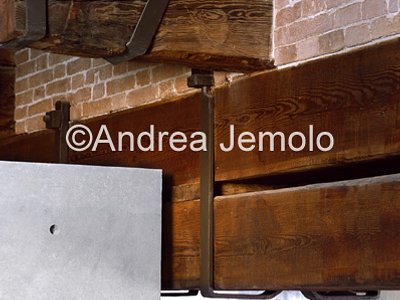 Punta della Dogana Contemporary Art Centre Original masegni and the new walls of the central courtyard | Andrea Jemolo