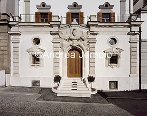 Facade of the garden of Palace Zuccari - Hertzian Library The new entrance from the "Portale del Mascherone" of Palazzo Zuccari on via Gregoriana | Andrea Jemolo