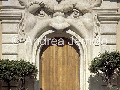 Portal of the garden of Palace Zuccari - Hertzian Library  | Andrea Jemolo