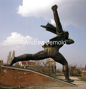 Memento Park - Monumental statues from Hungary's Communist period The Republic of Councils Monument | Andrea Jemolo