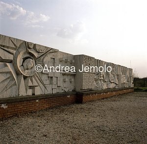 Memento Park - Monumental statues from Hungary's Communist period The Heroes of Peoples' Power Memorial | Andrea Jemolo