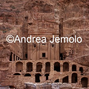 Urn tomb  | Andrea Jemolo