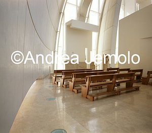 Church Dives in Misericordia / Dio Padre Misericordioso - Jubilee Church Toward the presbitery | Andrea Jemolo