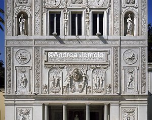 Casina of Pius IV Palazzina with shield of Pius IV | Andrea Jemolo