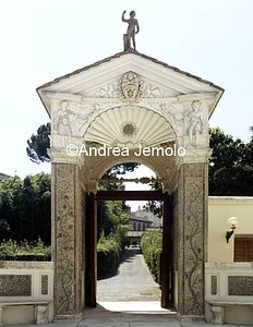 Casina of Pius IV Propyleum North - From the Court | Andrea Jemolo