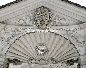 Casina of Pius IV Propyleum North - Inscription through the hole | Andrea Jemolo